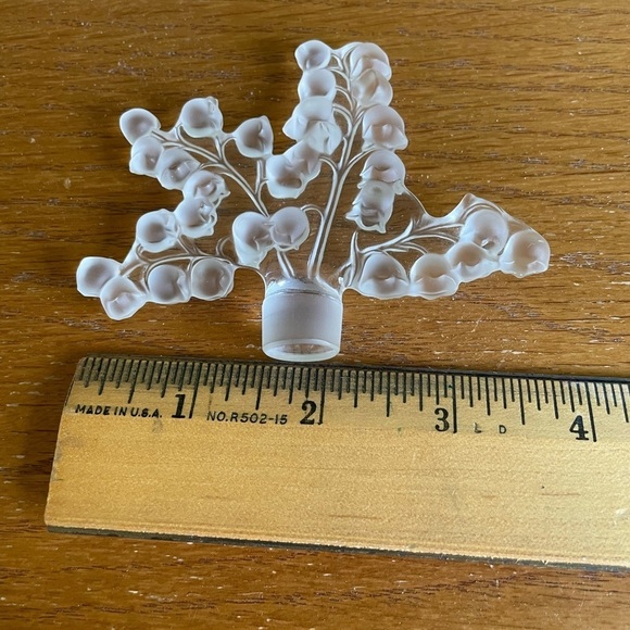 Lalique Claire Fontaine Perfume Bottle - Picture 9 of 11